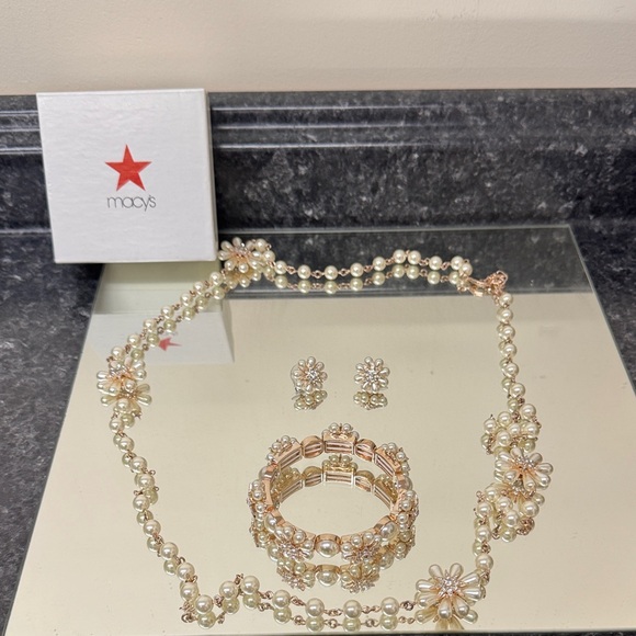 Macy's Pearl and Gold Floral Jewelry Set‎ - Picture 1 of 5